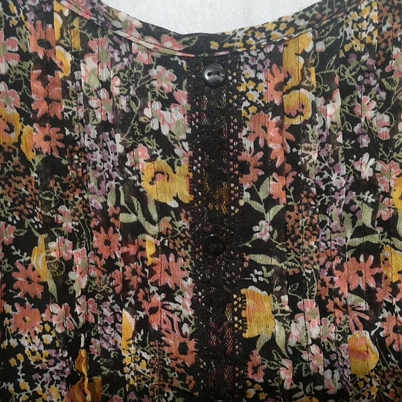Decree Black Flowered Summer Top sz L - Picture 3 of 8